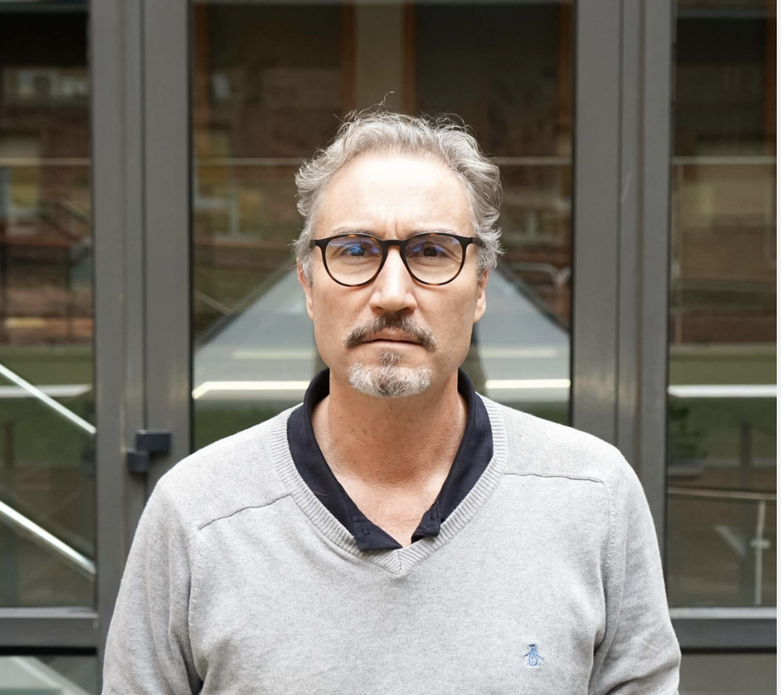 Dr. Carlos E. Semino. Doctor en Química y licenciado en Biología Molecular y Genética. Es profesor catedrático del Departamento de Bioingeniería, Institut Quimíc de Sarrià (IQS), Universidad Ramon Llull (URL).